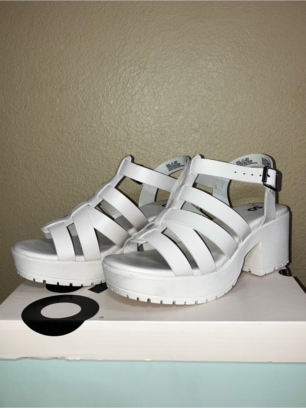 SO White Strappy Chunky Heel Sandals